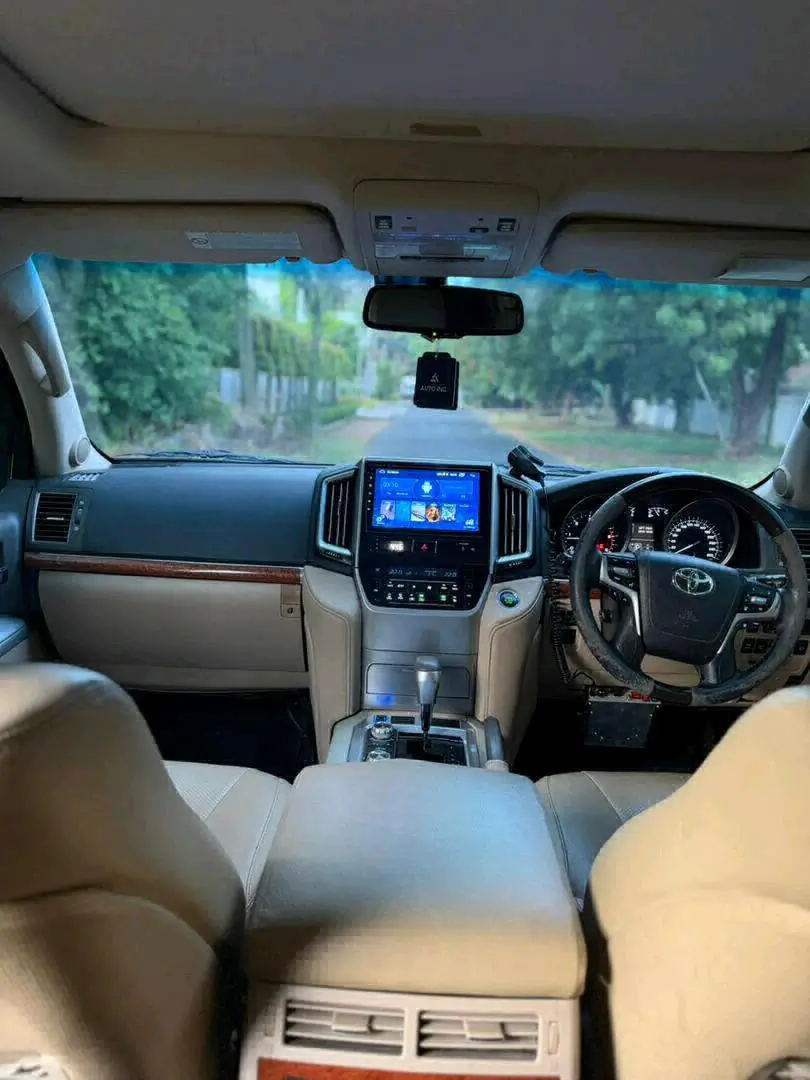 2014 Toyota Land Cruiser VXR V8 Diesel thumbnail 5