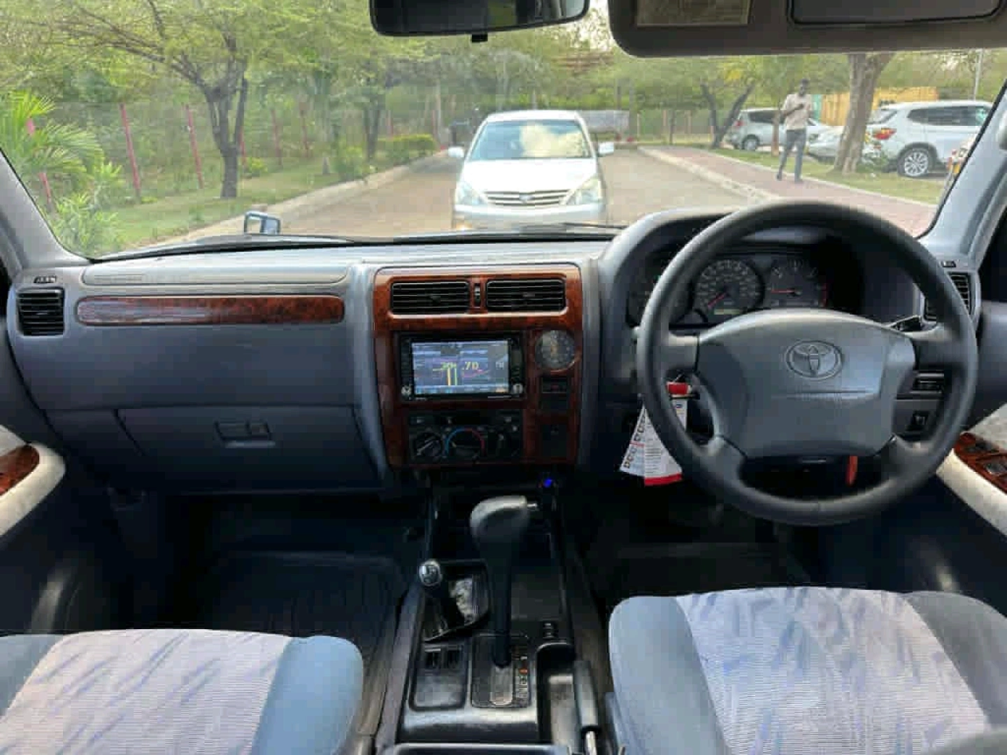Toyota Land Cruiser Prado 2001 Model thumbnail 7
