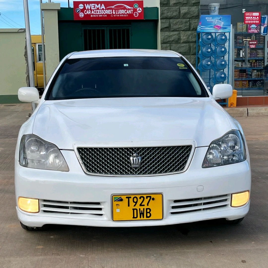 Toyota Crown Sedan 2004 (T927 DWB)