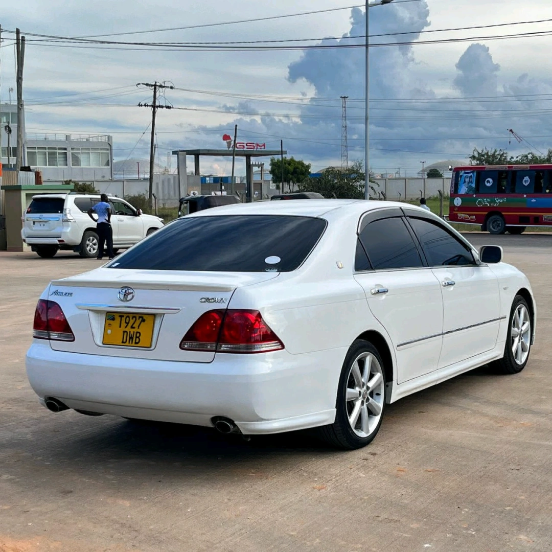 Toyota Crown Sedan 2004 (T927 DWB) thumbnail 3