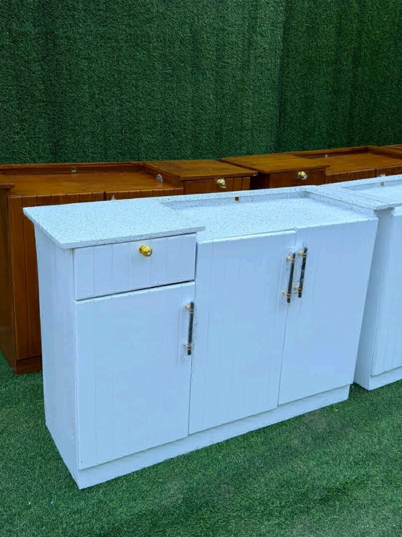 White Kitchen Cabinets Nzuri na Imara