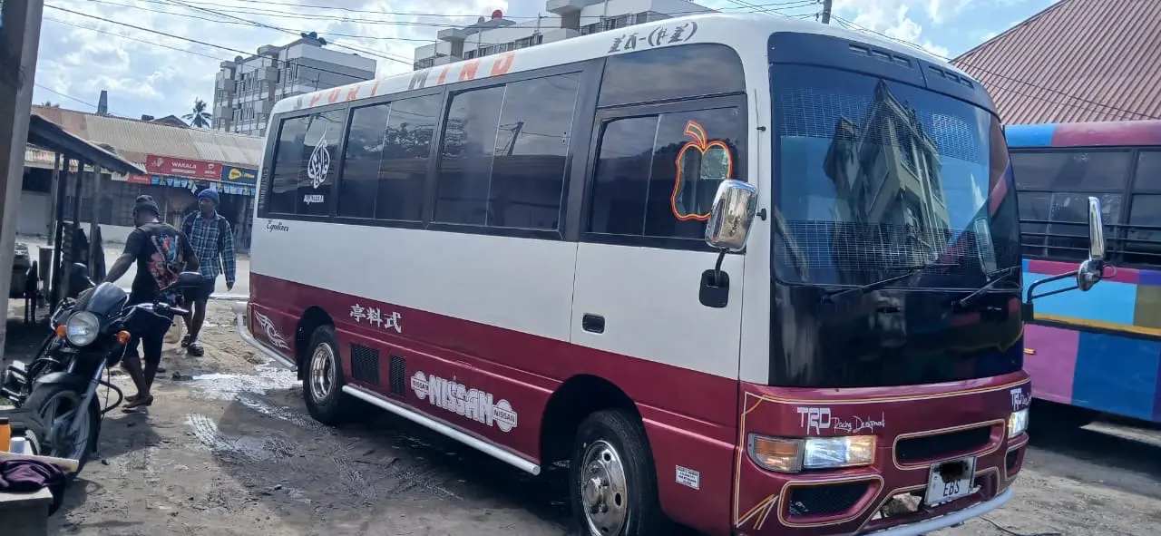 Nissan Minibus TD42 Manual thumbnail 2