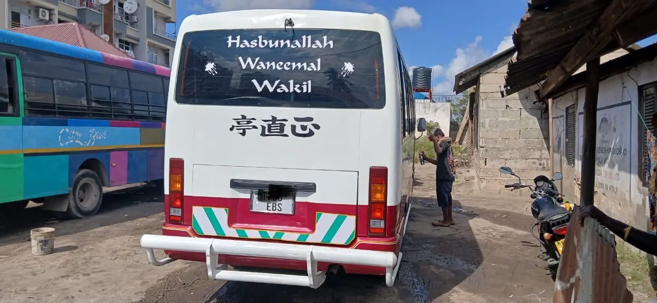 Nissan Minibus TD42 Manual thumbnail 3