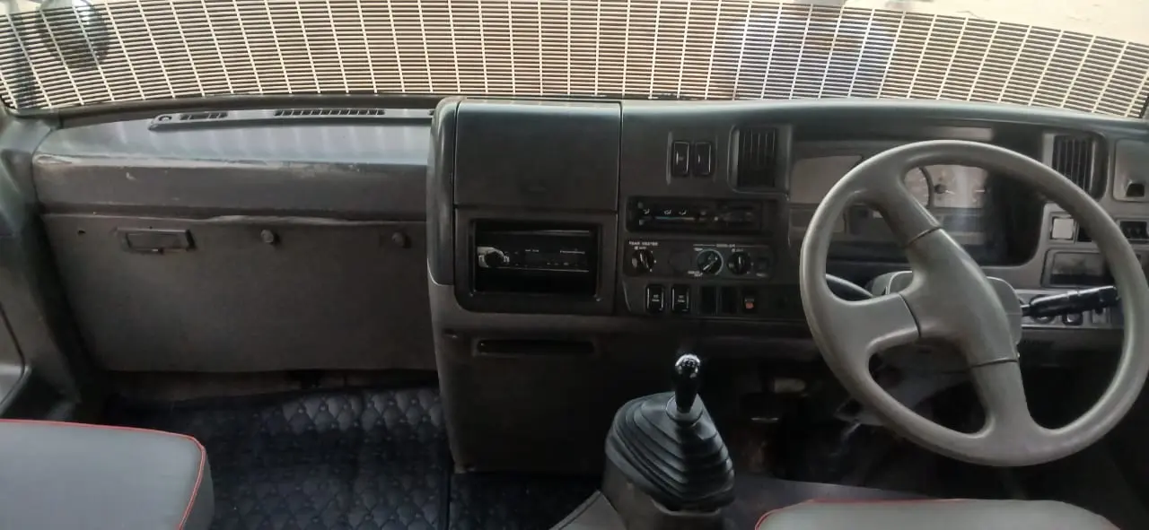Nissan Minibus TD42 Manual thumbnail 4