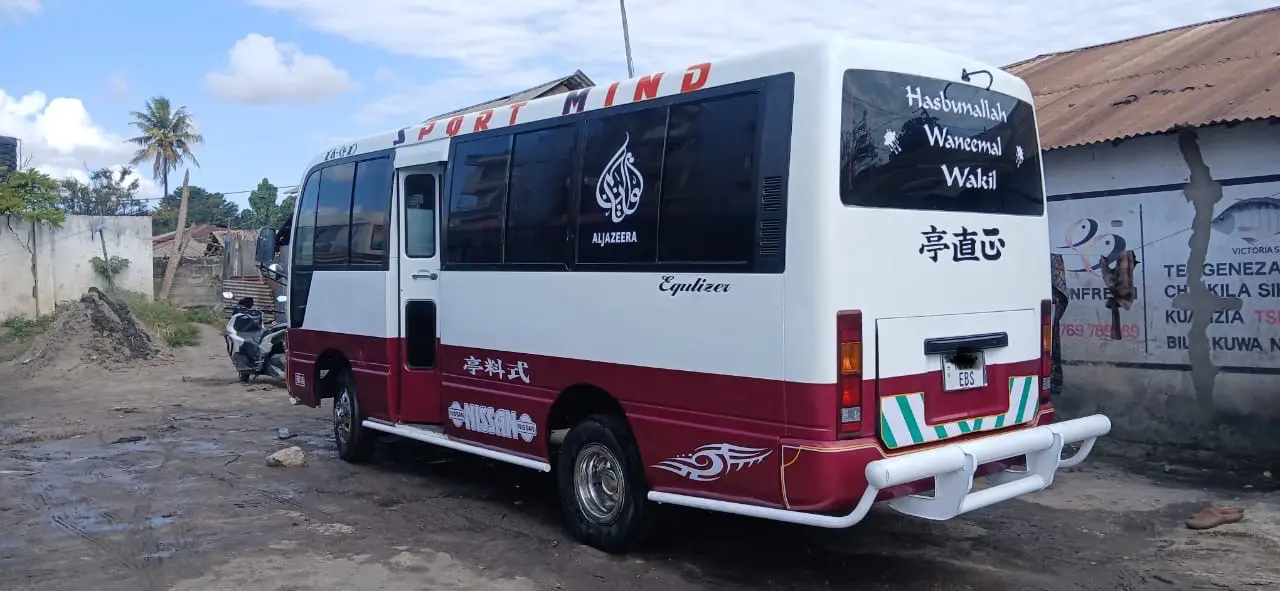 Nissan Minibus TD42 Manual thumbnail 5