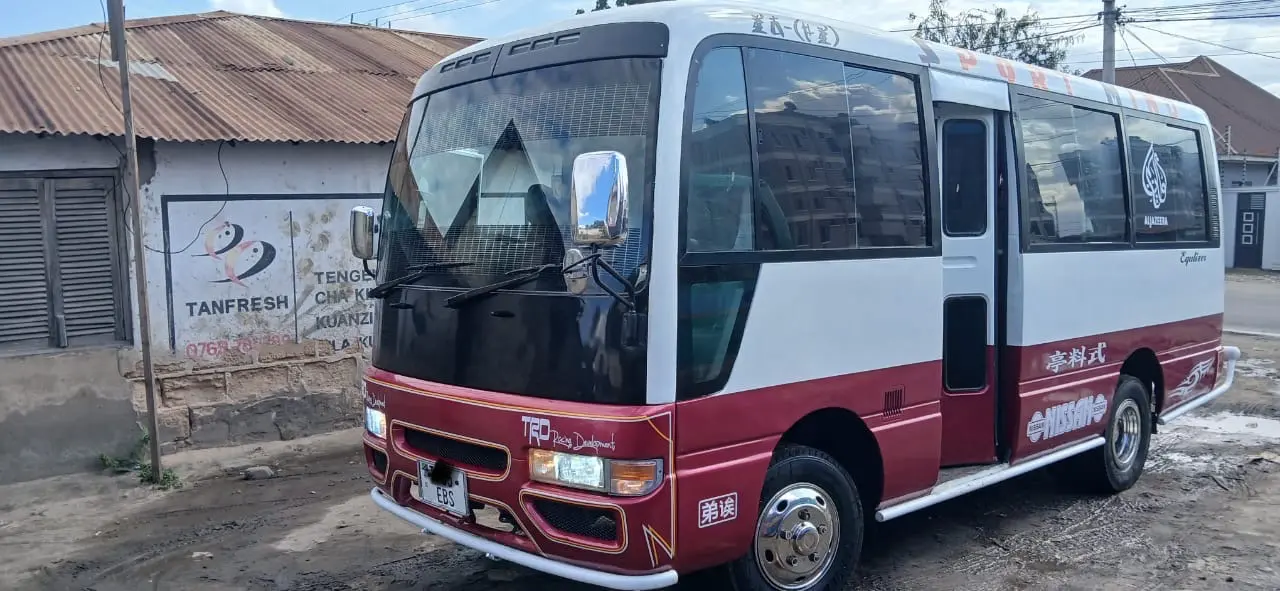 Nissan Minibus TD42 Manual thumbnail 7