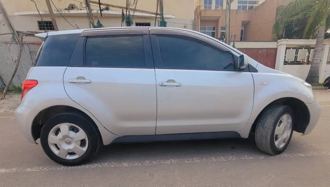 Toyota Ist Silver 1490cc Low Mileage thumbnail 2