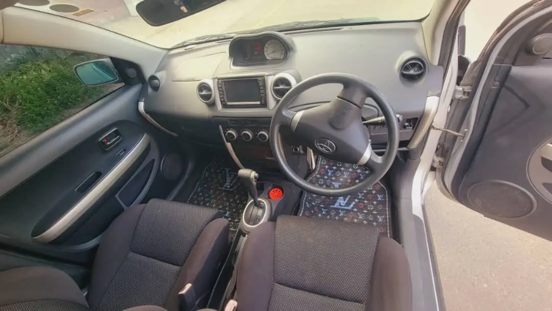 Toyota Ist Silver 1490cc Low Mileage thumbnail 8