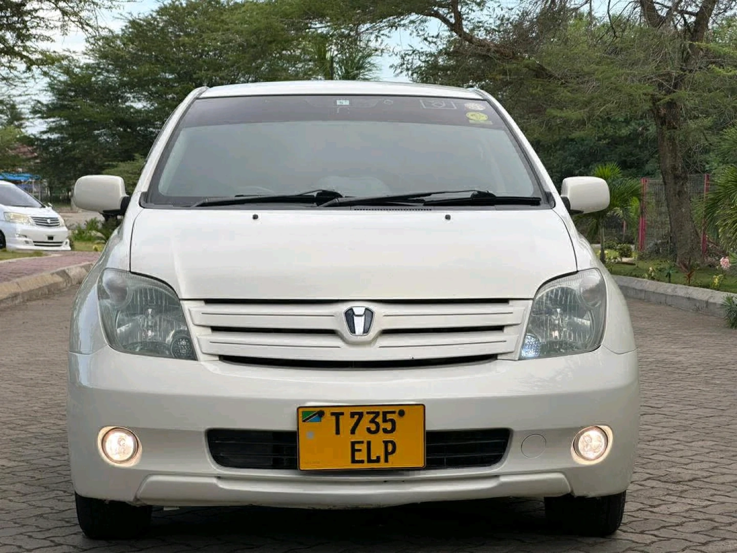 White 2004 Toyota Ist (1290cc) - Exchange Allowed