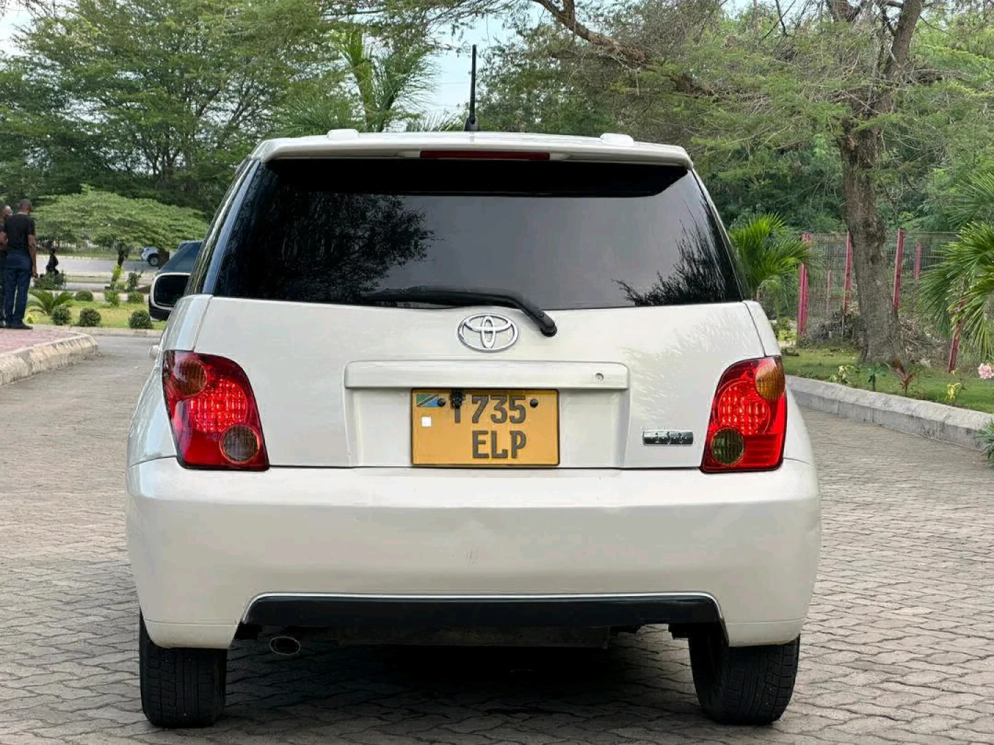 White 2004 Toyota Ist (1290cc) - Exchange Allowed thumbnail 2