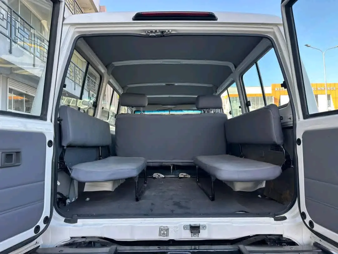 Toyota Land Cruiser Hardtop 2005 (1HZ Diesel)