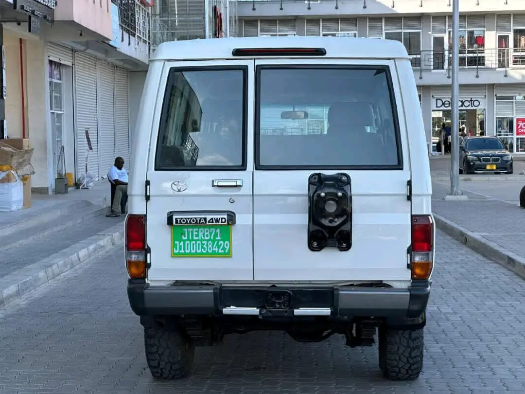 Toyota Land Cruiser Hardtop 2005 (1HZ Diesel) thumbnail 5