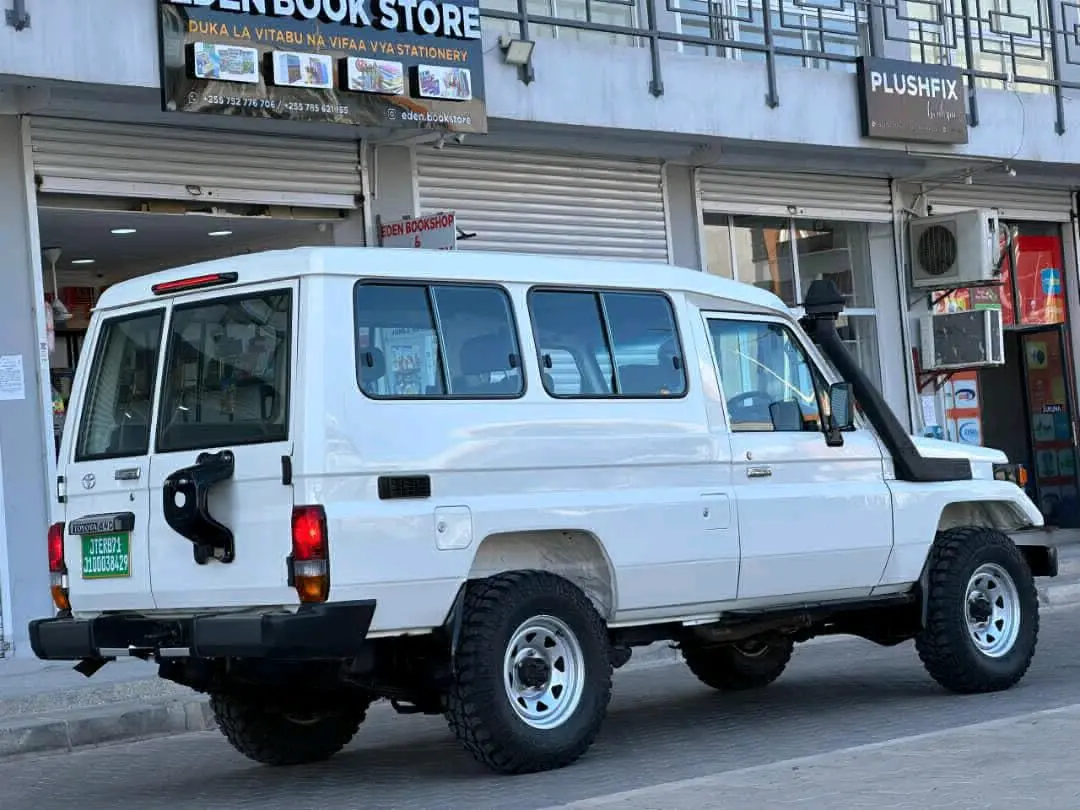 Toyota Land Cruiser Hardtop 2005 (1HZ Diesel) thumbnail 8