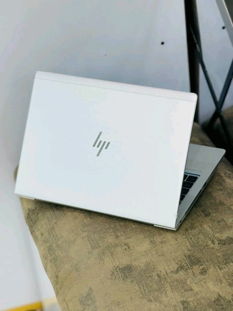 HP EliteBook 840 G5 Core i7 8th Gen Laptop (16GB RAM, 512GB SSD) thumbnail 2