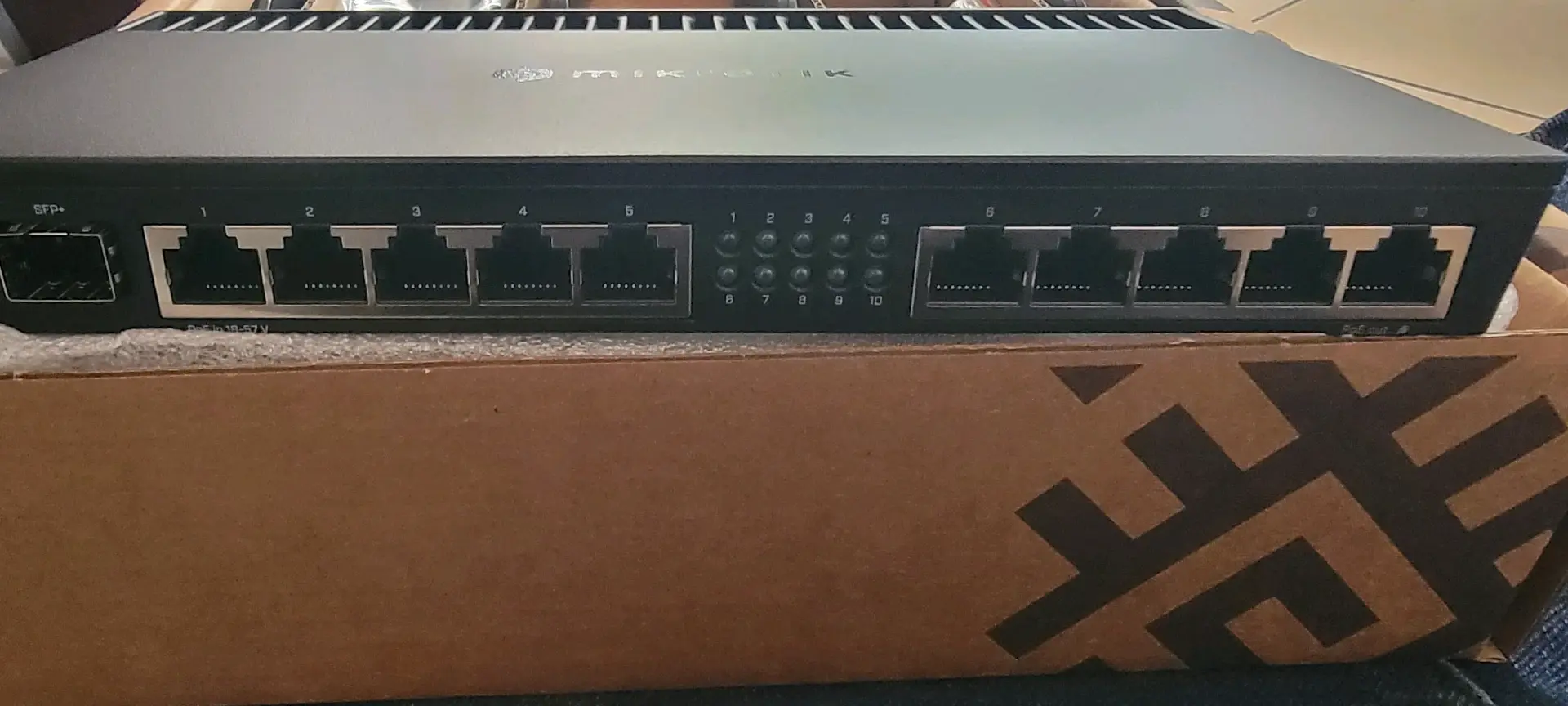 MikroTik 10-Port Gigabit Dual-Band Wireless Router thumbnail 3