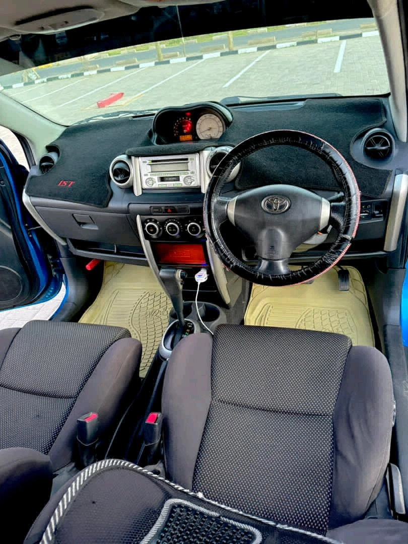 Toyota Ist Blue Car T334 DYA thumbnail 9
