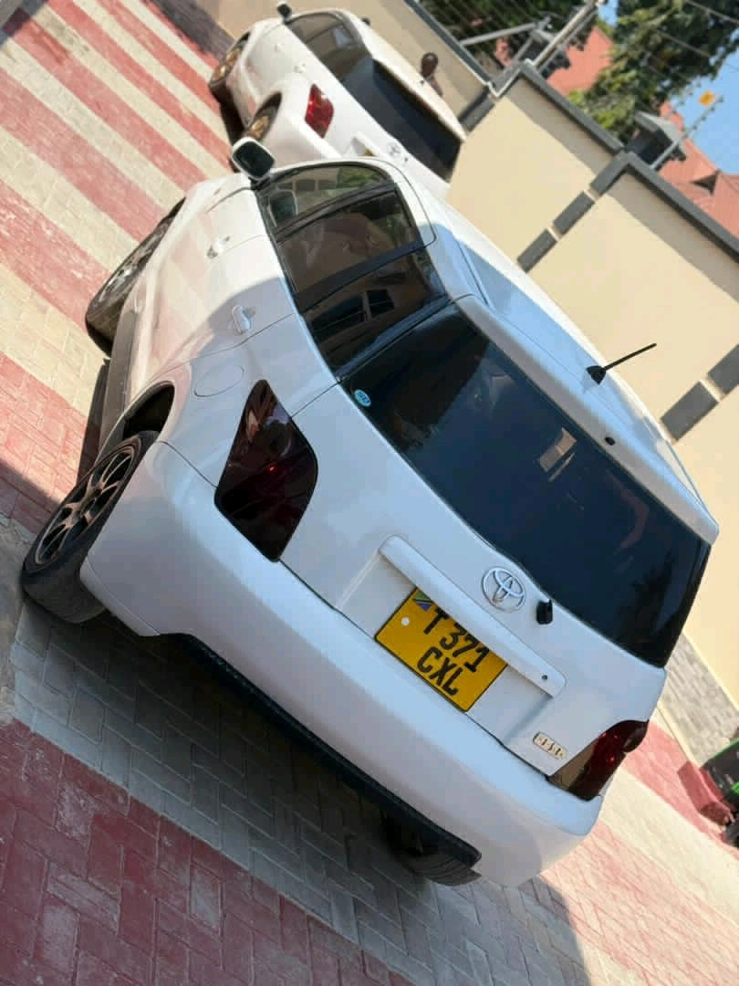Toyota Ist CXL 1290cc for Sale thumbnail 3