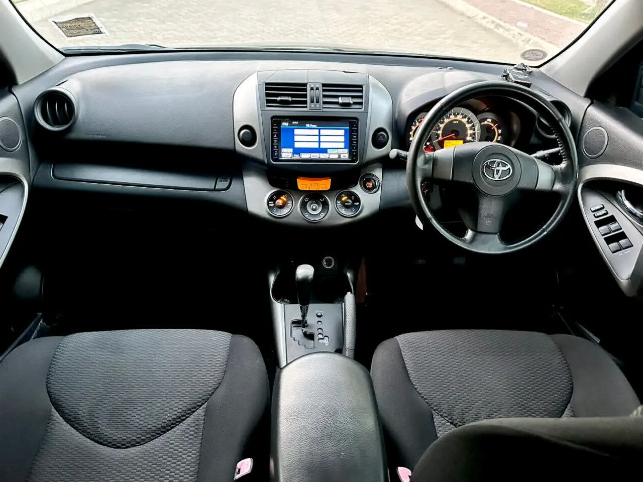 Toyota RAV4 2010 Black thumbnail 4