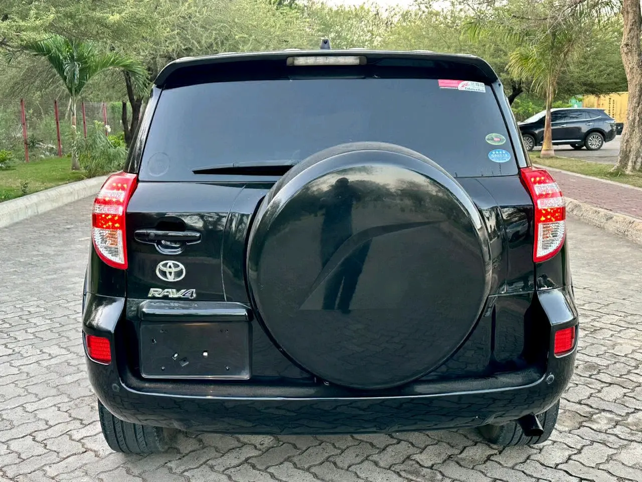 Toyota RAV4 2010 Black thumbnail 6
