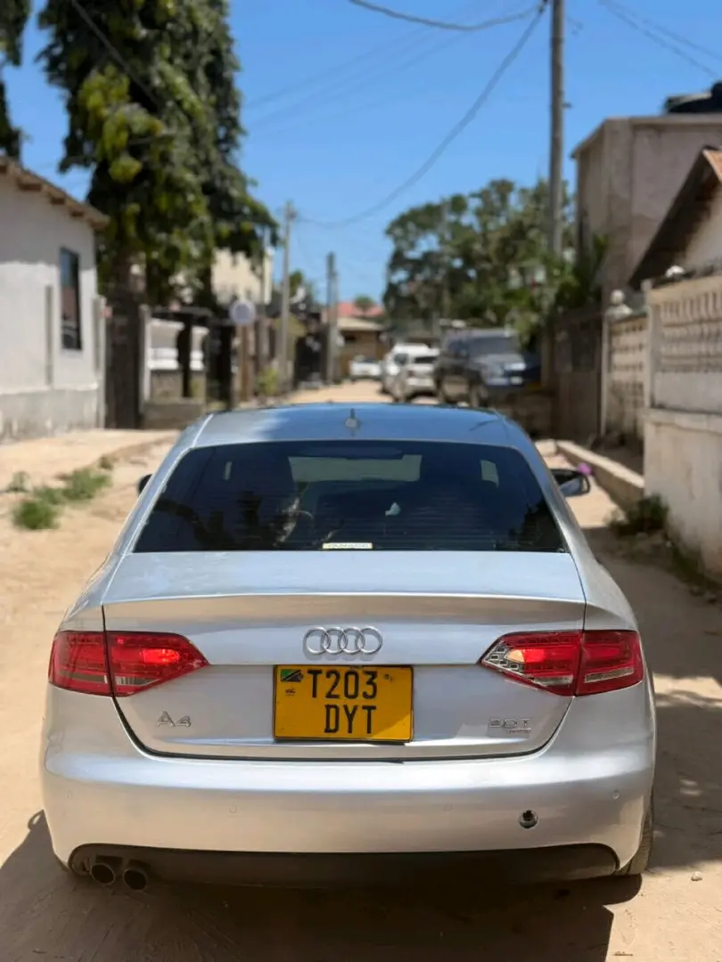 Audi A4 Sedan 2011/2012 Petrol Automatic thumbnail 3