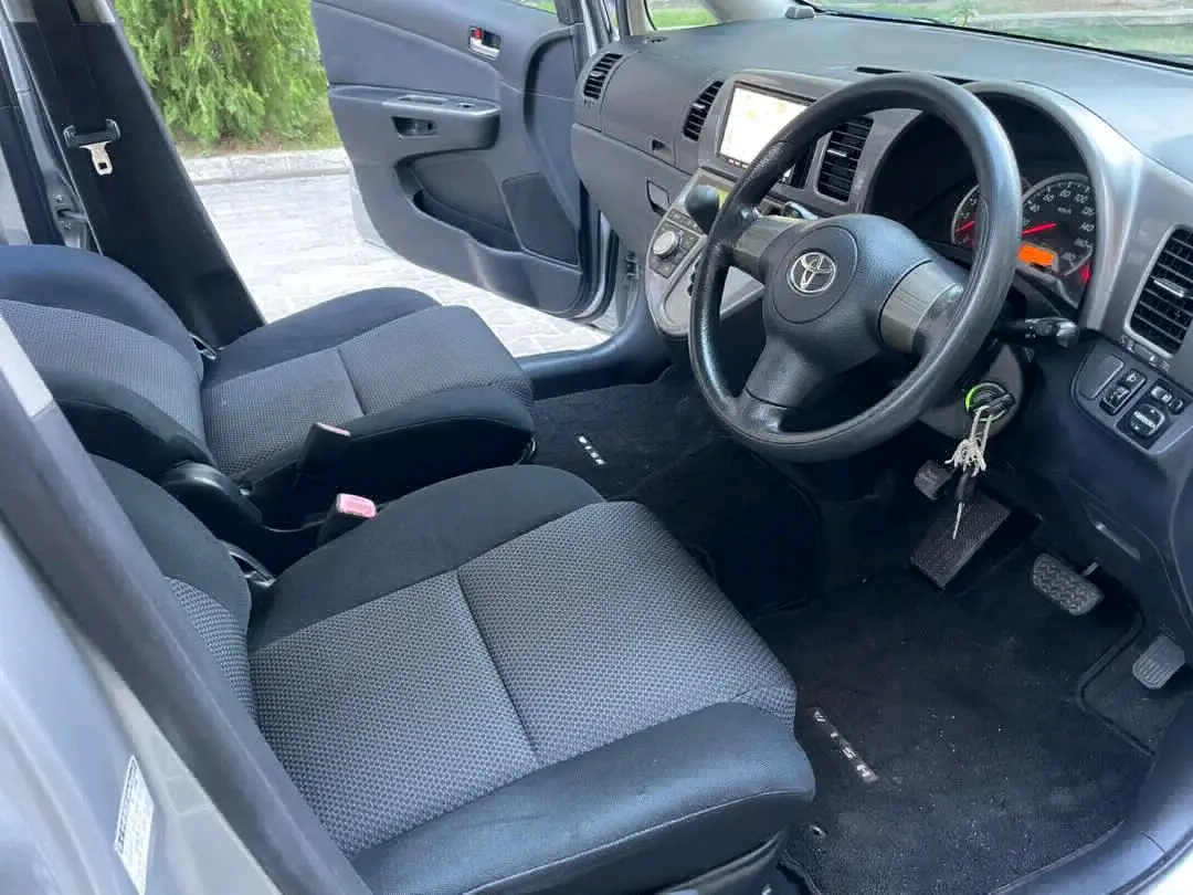 Silver 2006 Toyota Wish (Japan Import) thumbnail 6