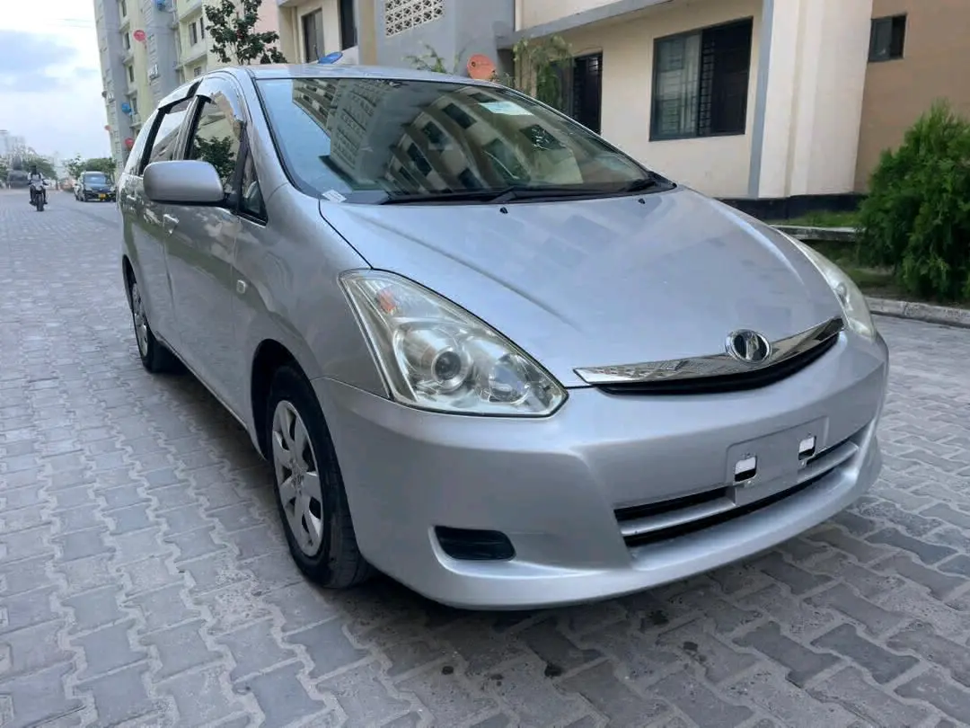 Silver 2006 Toyota Wish (Japan Import) thumbnail 8