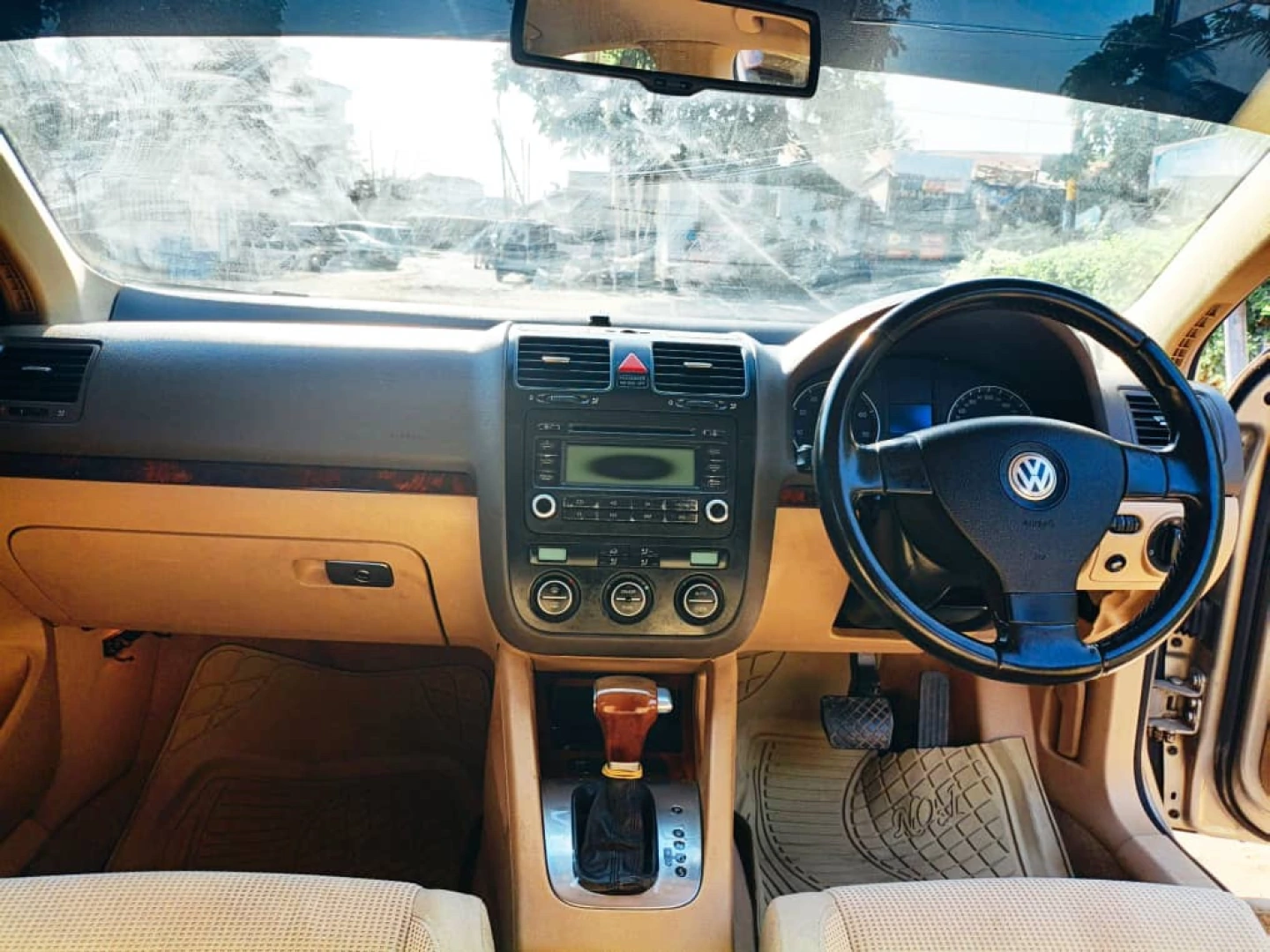 Used Volkswagen Jetta Sedan 1990cc (Exchange Allowed) thumbnail 4
