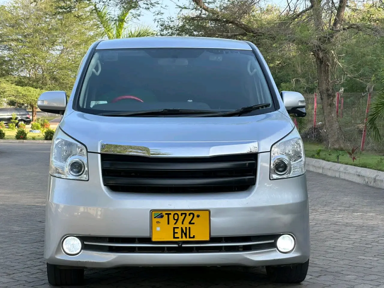 Toyota Noah 2009 Model (Silver)