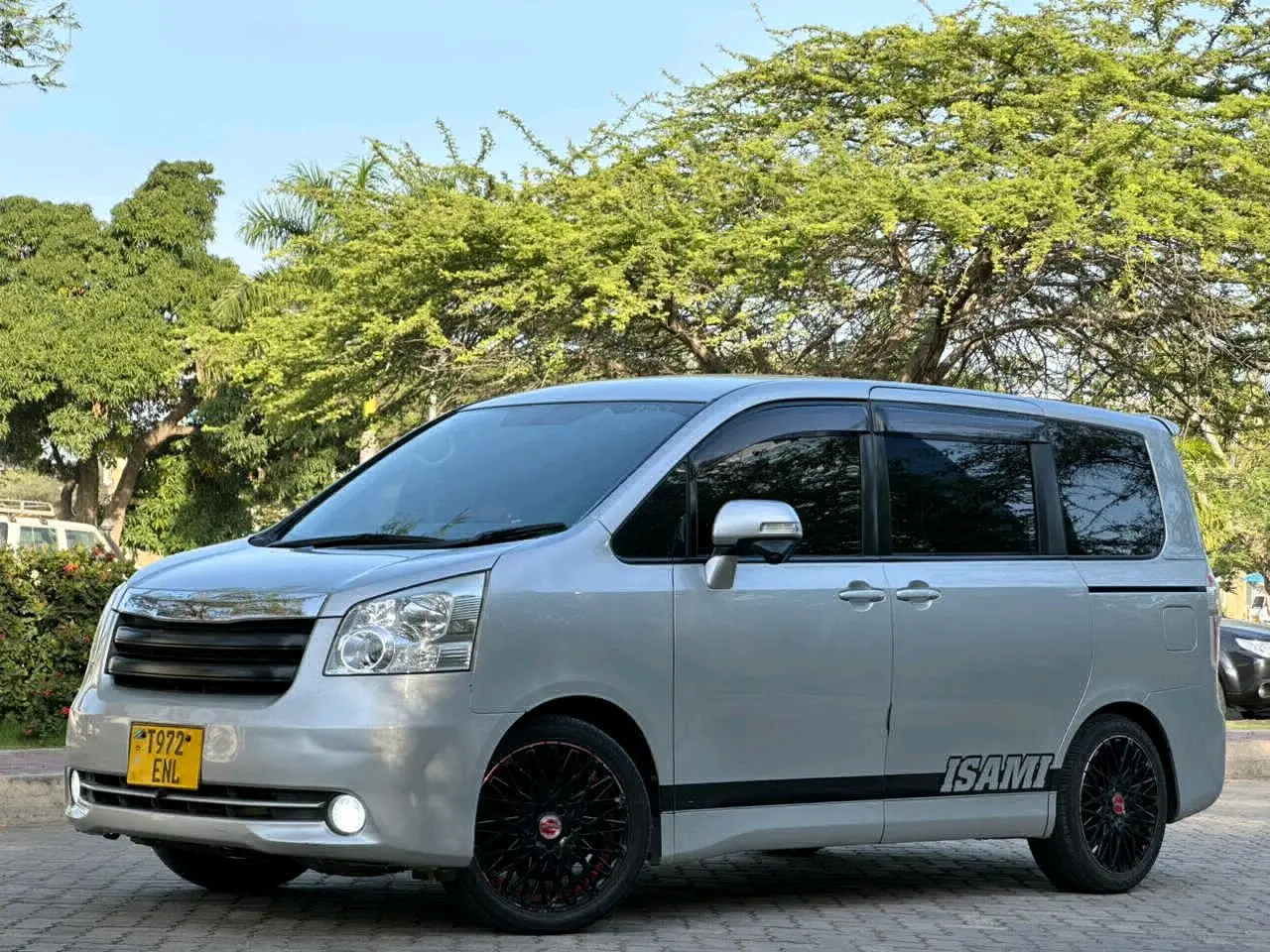 Toyota Noah 2009 Model (Silver) thumbnail 2