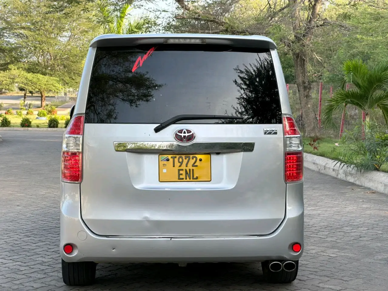 Toyota Noah 2009 Model (Silver) thumbnail 4
