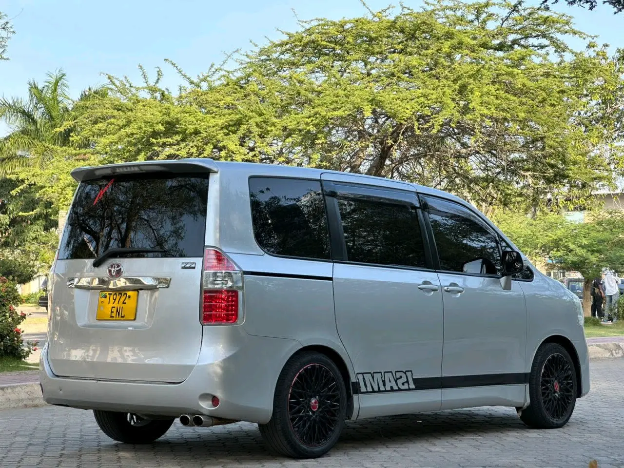 Toyota Noah 2009 Model (Silver) thumbnail 5