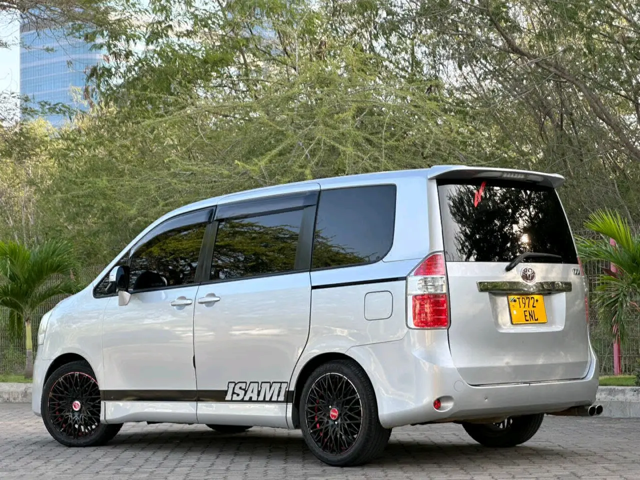 Toyota Noah 2009 Model (Silver) thumbnail 6