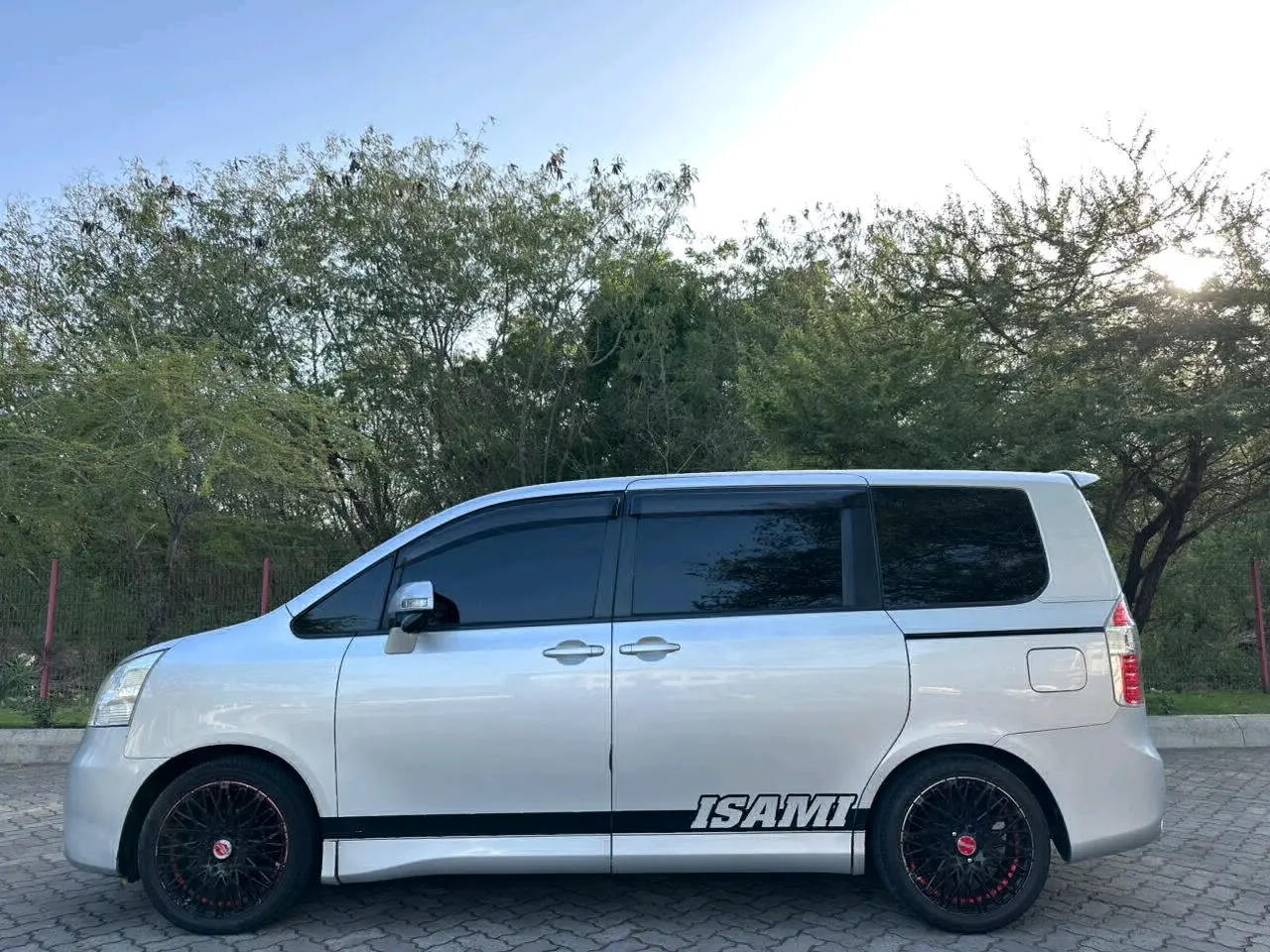 Toyota Noah 2009 Model (Silver) thumbnail 7