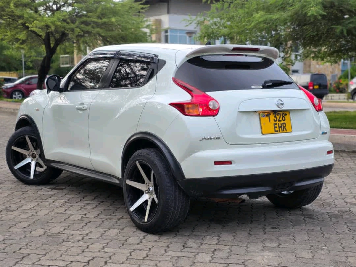 Nissan Juke 2014 Pearl White Low Mileage thumbnail 2