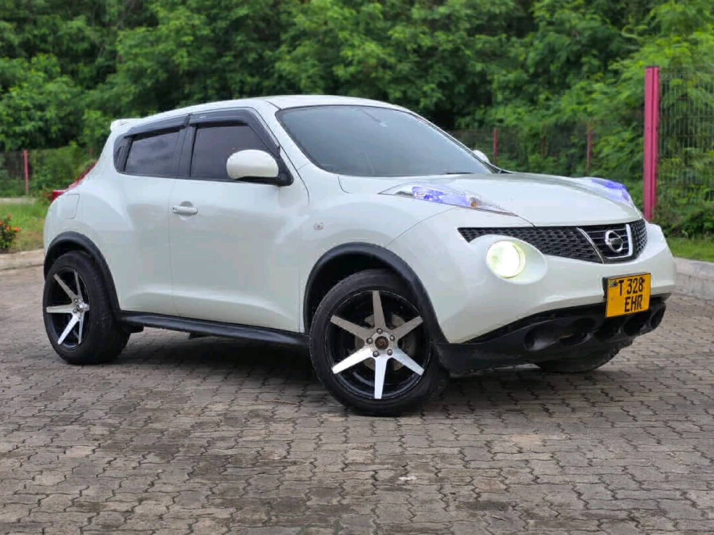 Nissan Juke 2014 Pearl White Low Mileage thumbnail 4