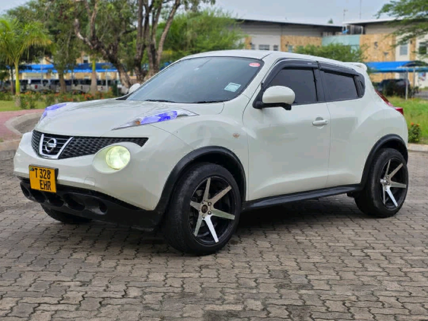 Nissan Juke 2014 Pearl White Low Mileage thumbnail 5