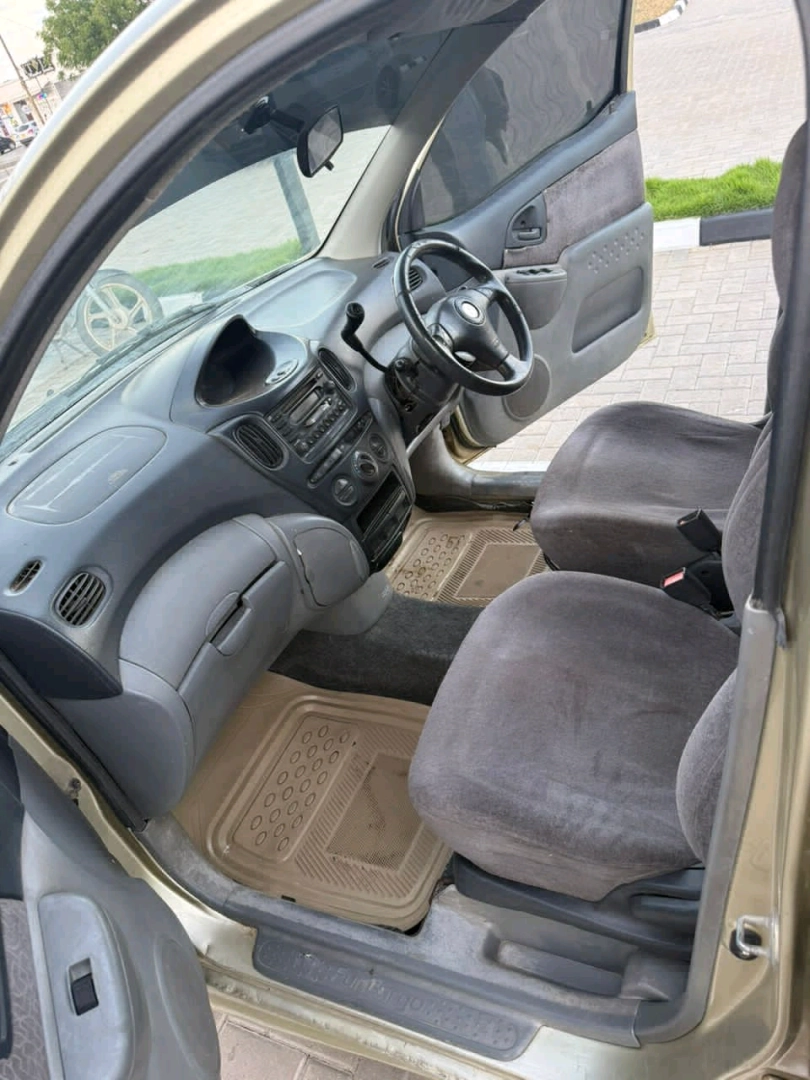 Toyota Fun Cargo Minivan 1290cc thumbnail 8