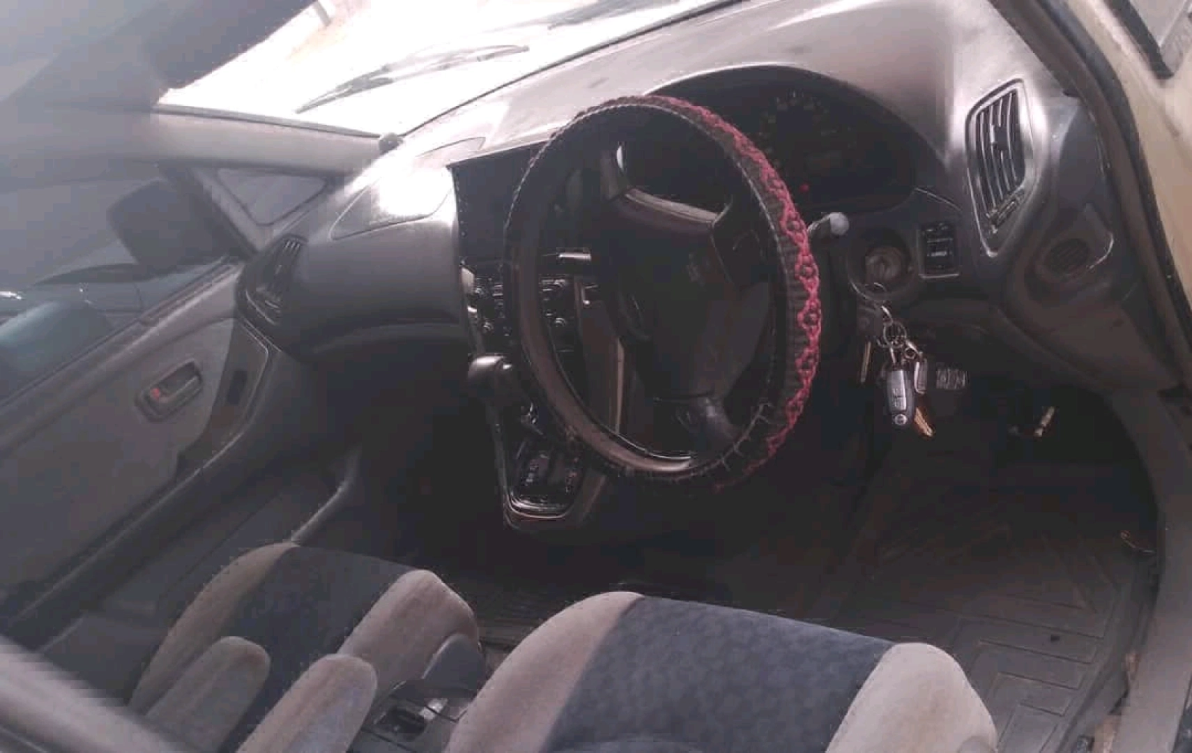 White Toyota Harrier SUV (Old Model) thumbnail 4