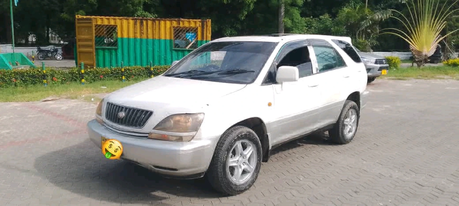 White Toyota Harrier SUV (Old Model) thumbnail 5
