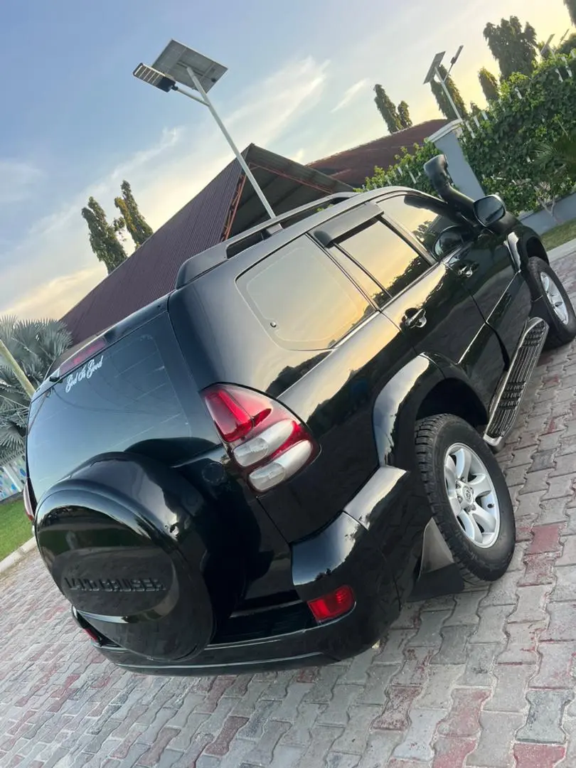 Toyota Land Cruiser Prado 120 thumbnail 3