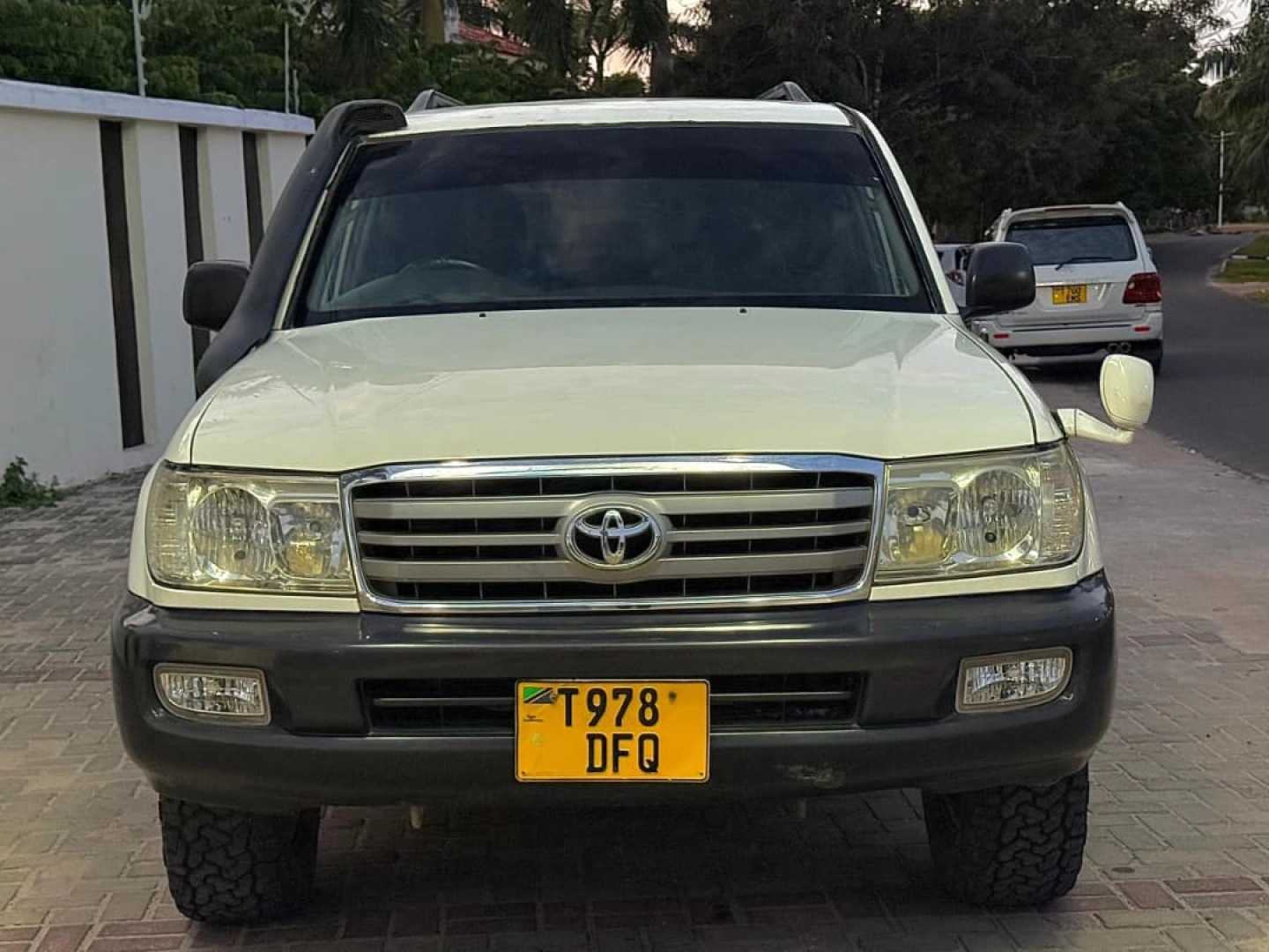 Toyota Land Cruiser GX 2000 Model