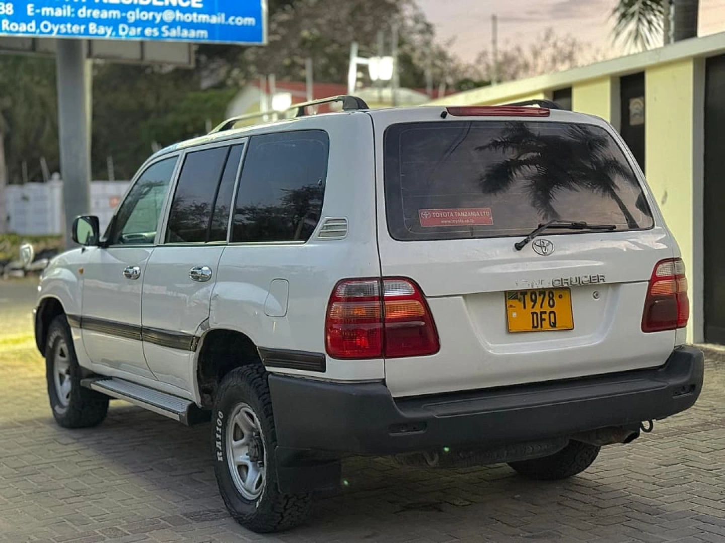 Toyota Land Cruiser GX 2000 Model thumbnail 2
