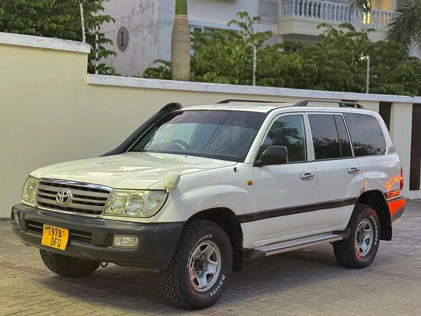 Toyota Land Cruiser GX 2000 Model thumbnail 5