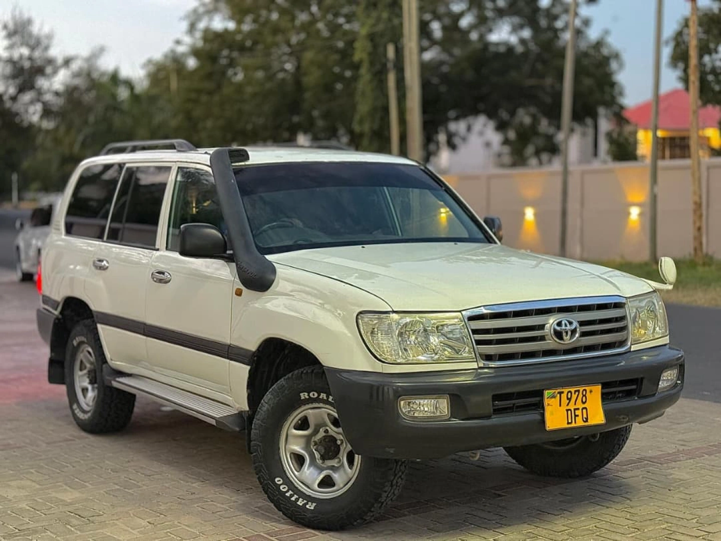 Toyota Land Cruiser GX 2000 Model thumbnail 6