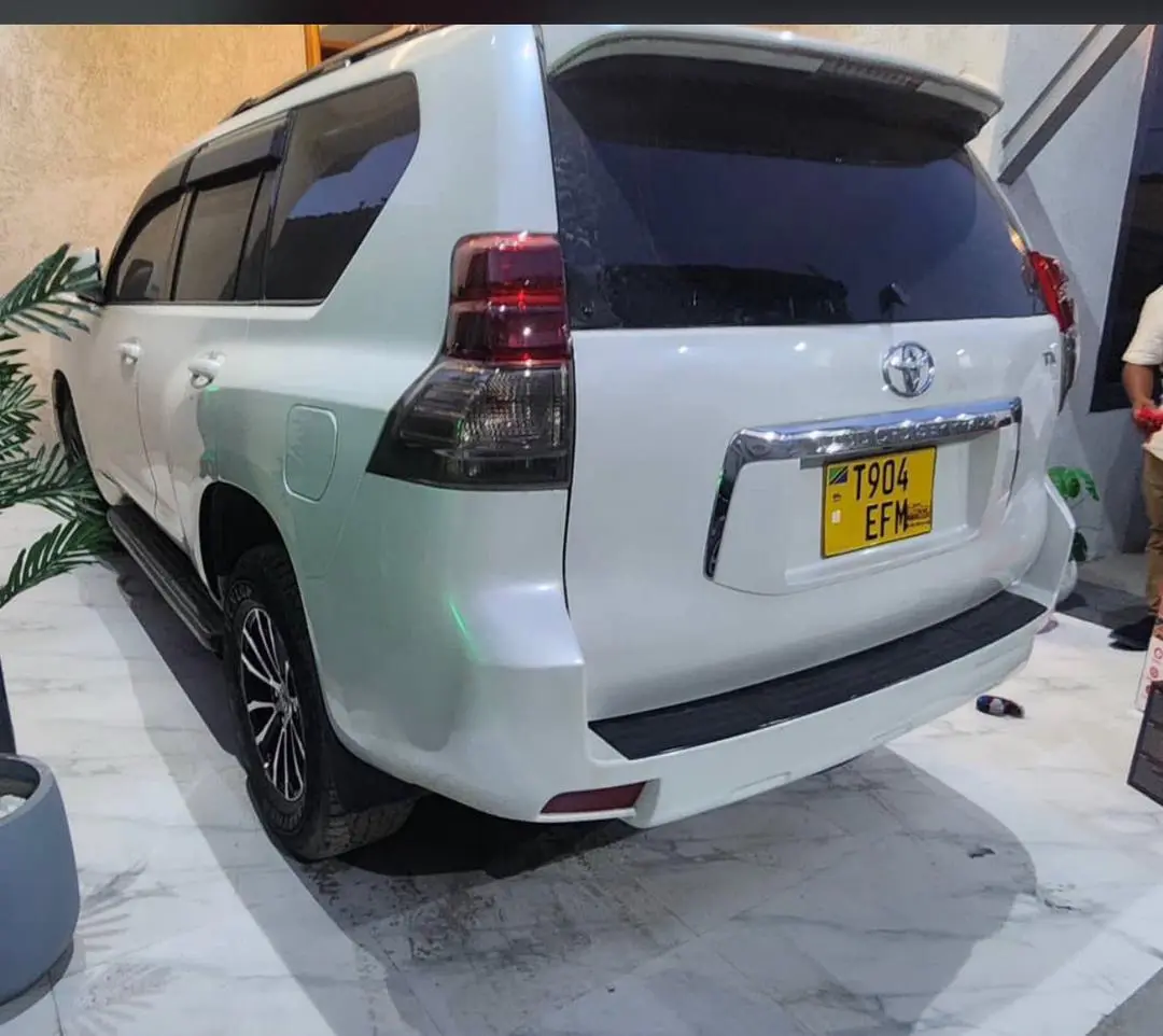 Toyota Land Cruiser Prado 150 Full Option thumbnail 2