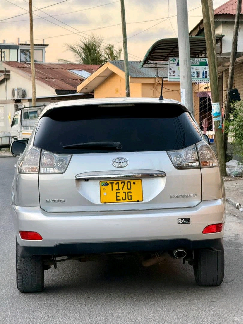 Toyota Harrier 2003, 2360 CC, Silver, Full AC thumbnail 2