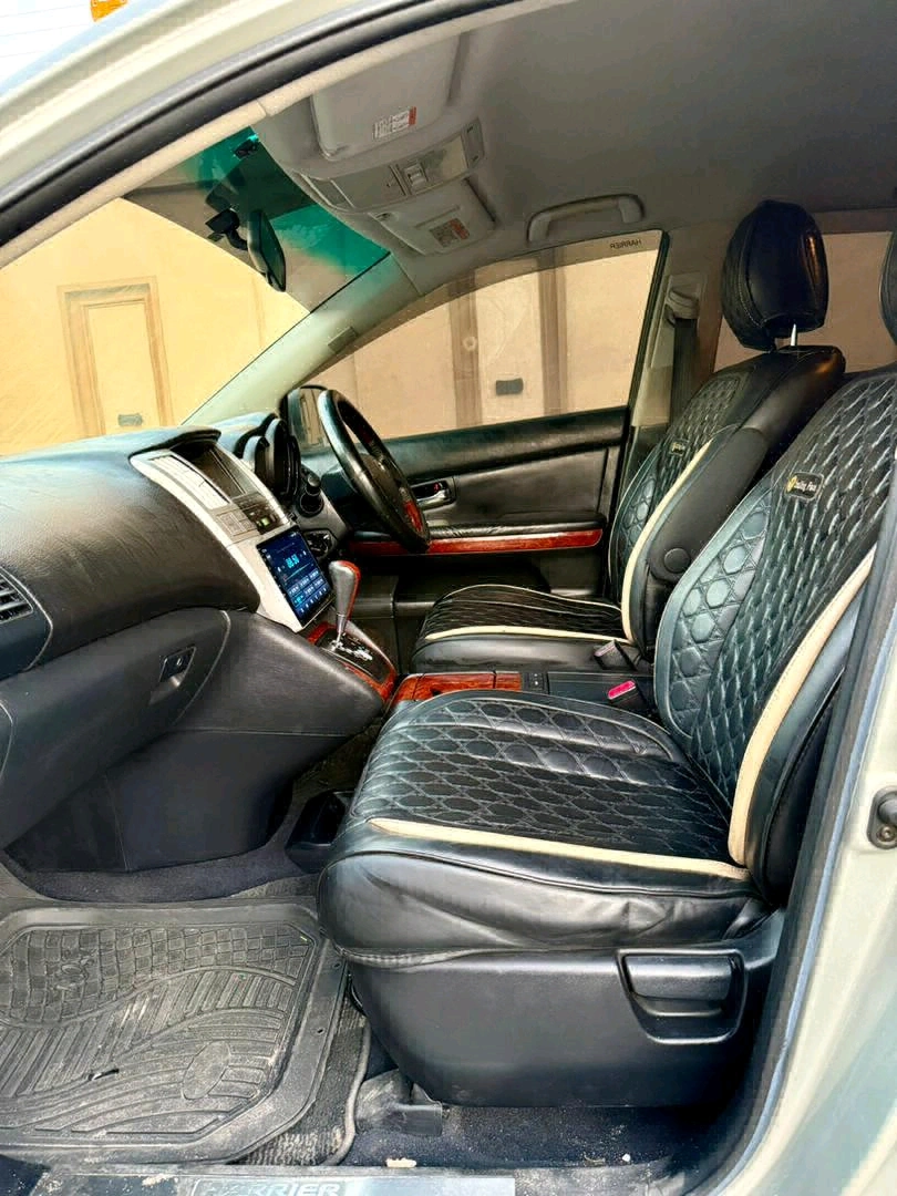 Toyota Harrier 2003, 2360 CC, Silver, Full AC thumbnail 8