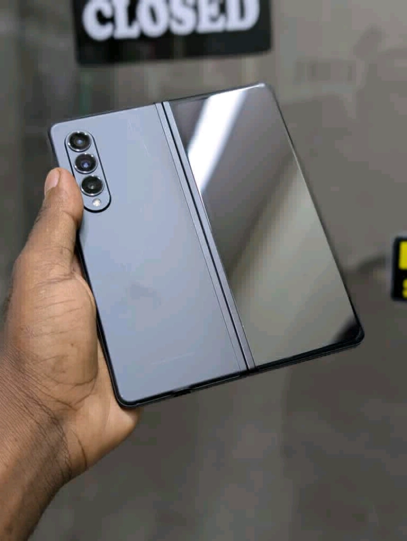 Brand New Samsung Galaxy Z Fold 4 12GB/512GB thumbnail 2
