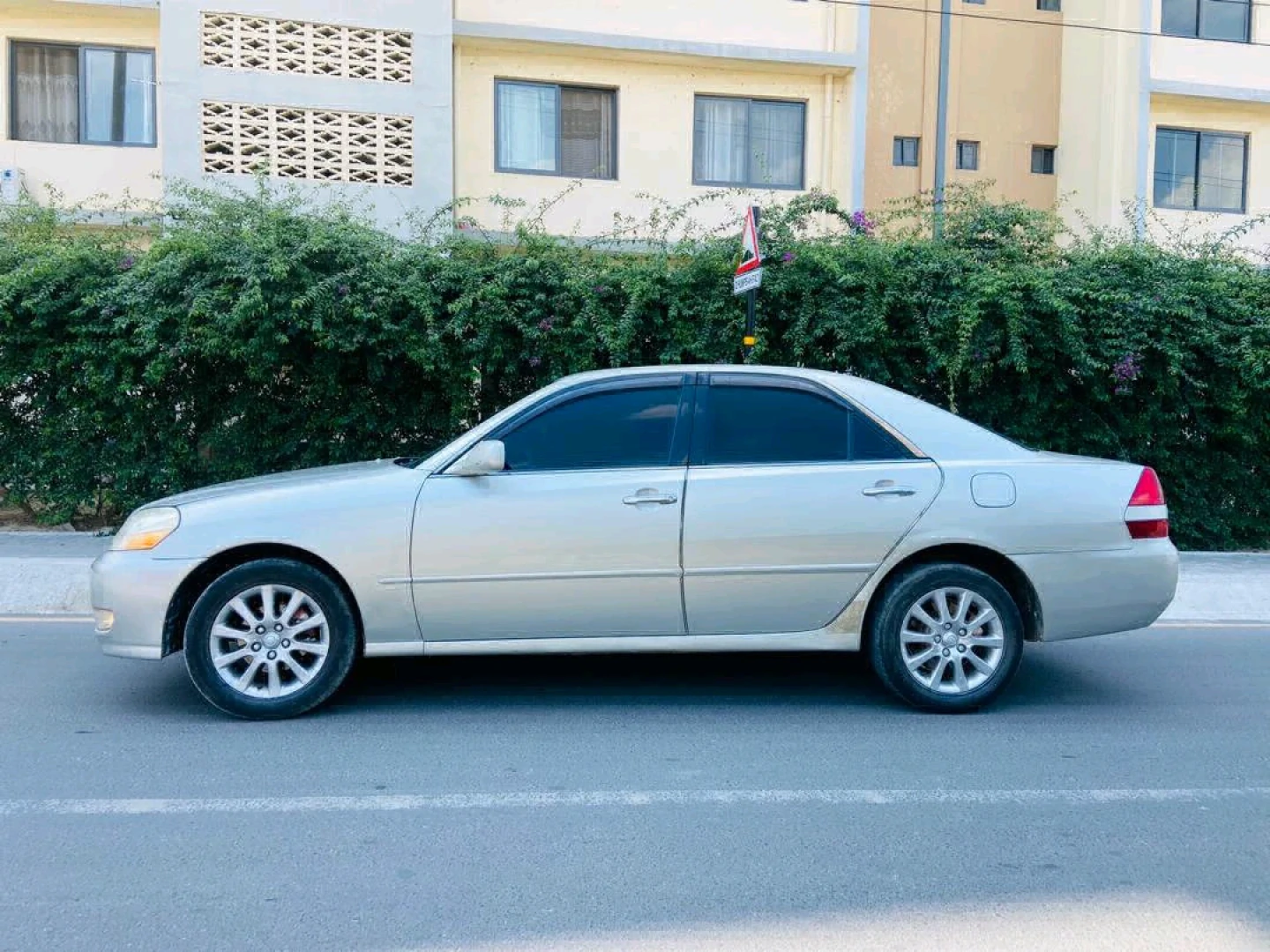 Toyota Mark II Grand GX110 2002 thumbnail 3