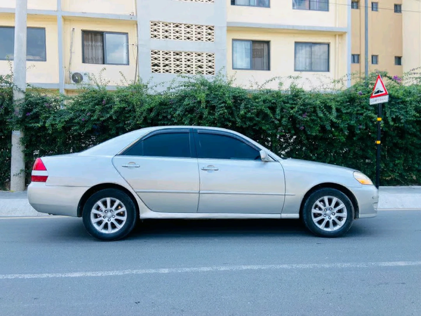 Toyota Mark II Grand GX110 2002 thumbnail 4